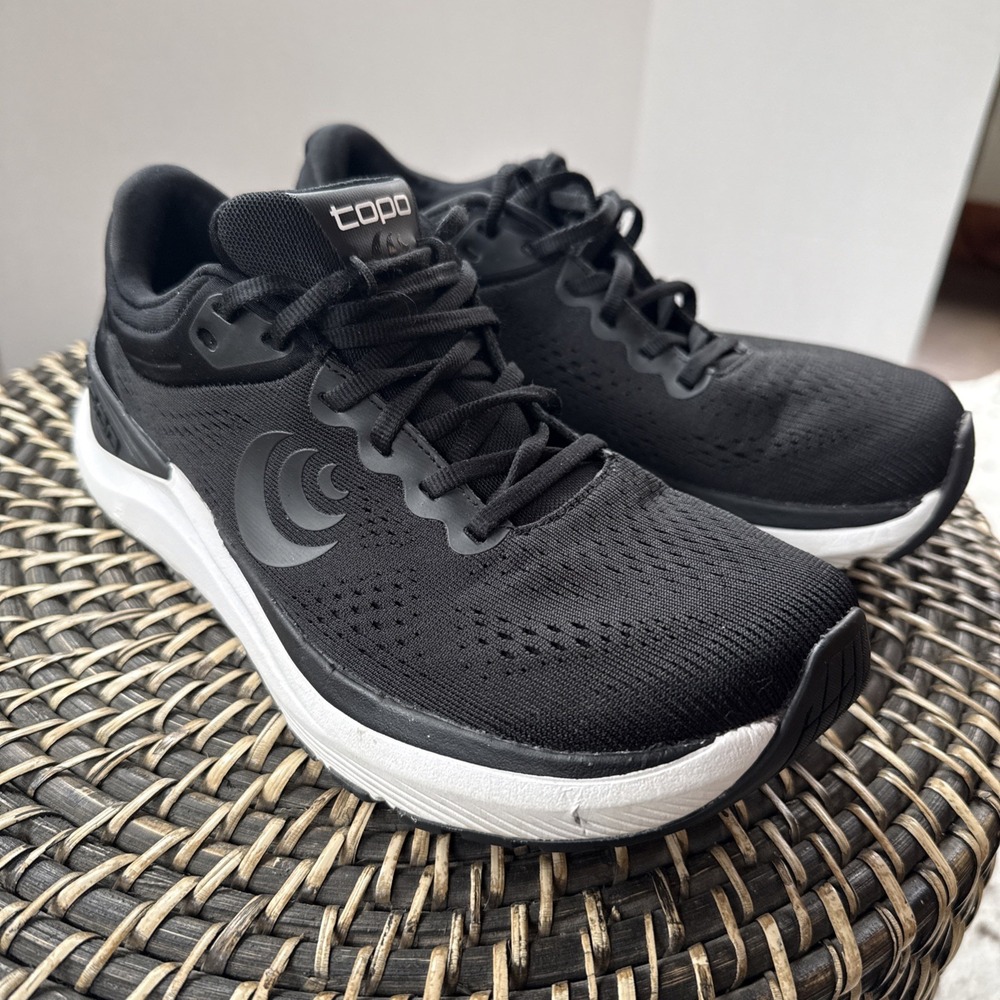 Topo Ultrafly 4 Athletic Running Shoes Black White Size 7 Comfort Cushioned